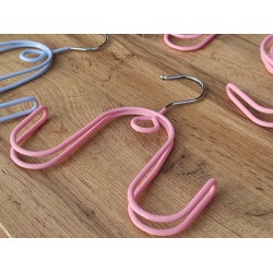 Вішалка металева в силіконі для тапочок, шльопанців, в`єтнамок №2 (розова)